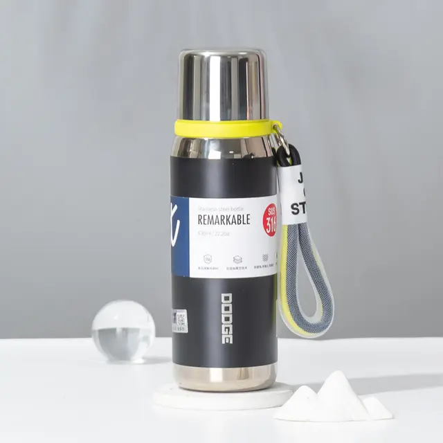 Stainless steel hot and cold water bottle thermos 700ml